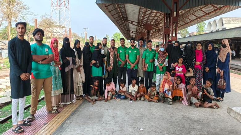 শায়েস্তাগঞ্জে পথশিশুদের মাঝে মেহেদী উৎসব পালিত।