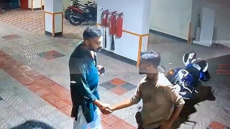 তাহসিফ সাউরির মৃত্যুর ঘটনায় ঘনিষ্ঠ বন্ধু দ্বীপকে হেফাজতে নিয়েছে পিবিআই